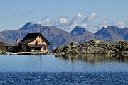 04 Il Rif. Benigni visto dal Lago Piazzotti